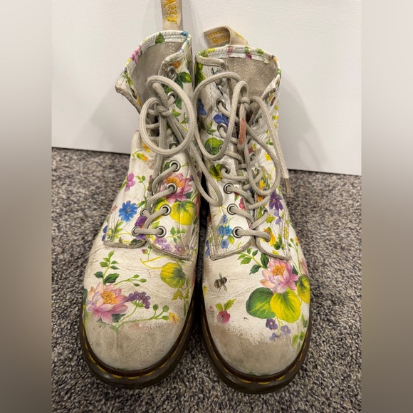Doc martens women’s Floral Lace-Up Boots size 9 - Picture 2 of 10